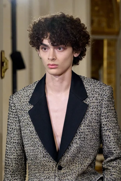 Look 30